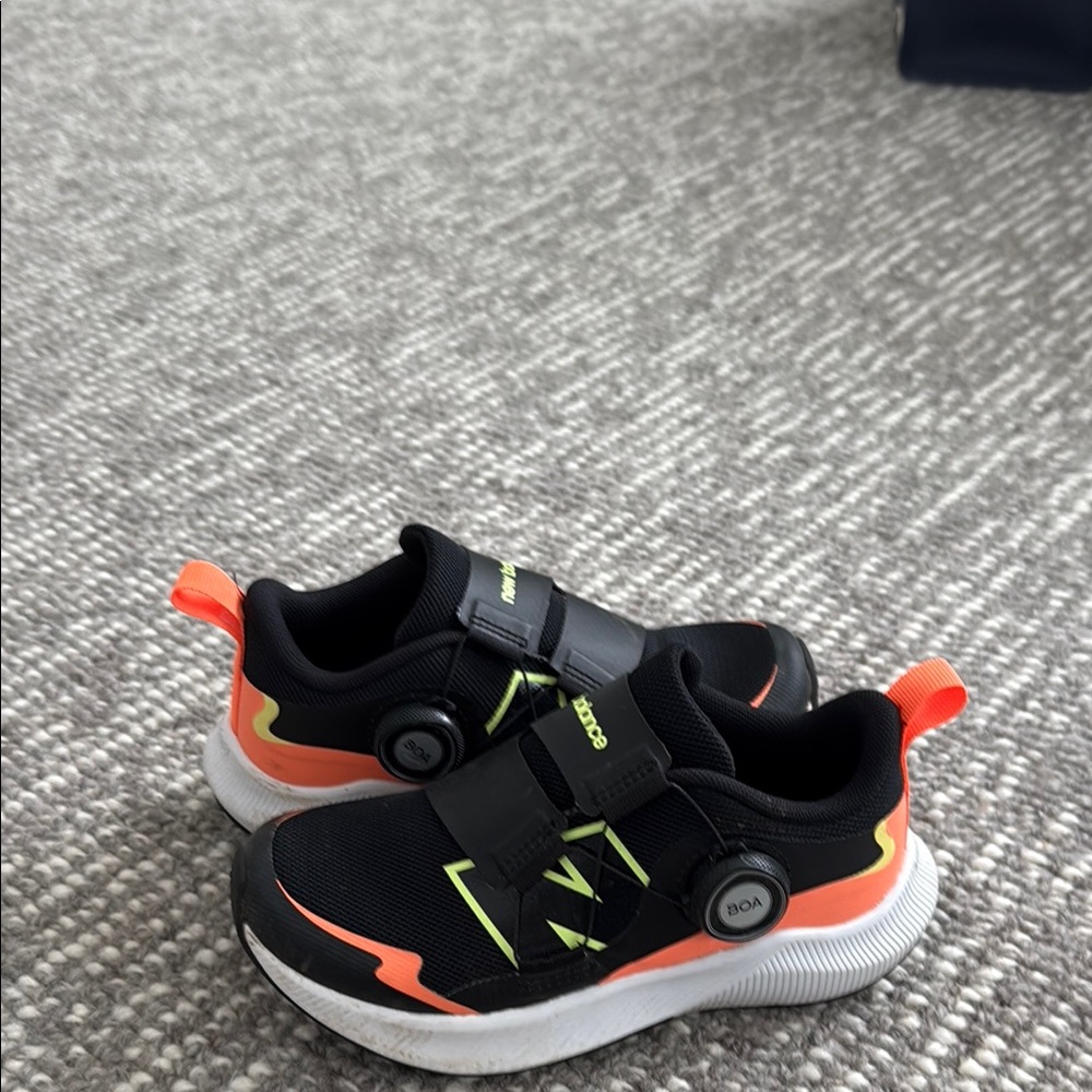 New balance Kids Shoes - Black and Orange dynasoft reveal v4 boa size 13.5